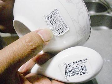 清除标签胶痕的方法